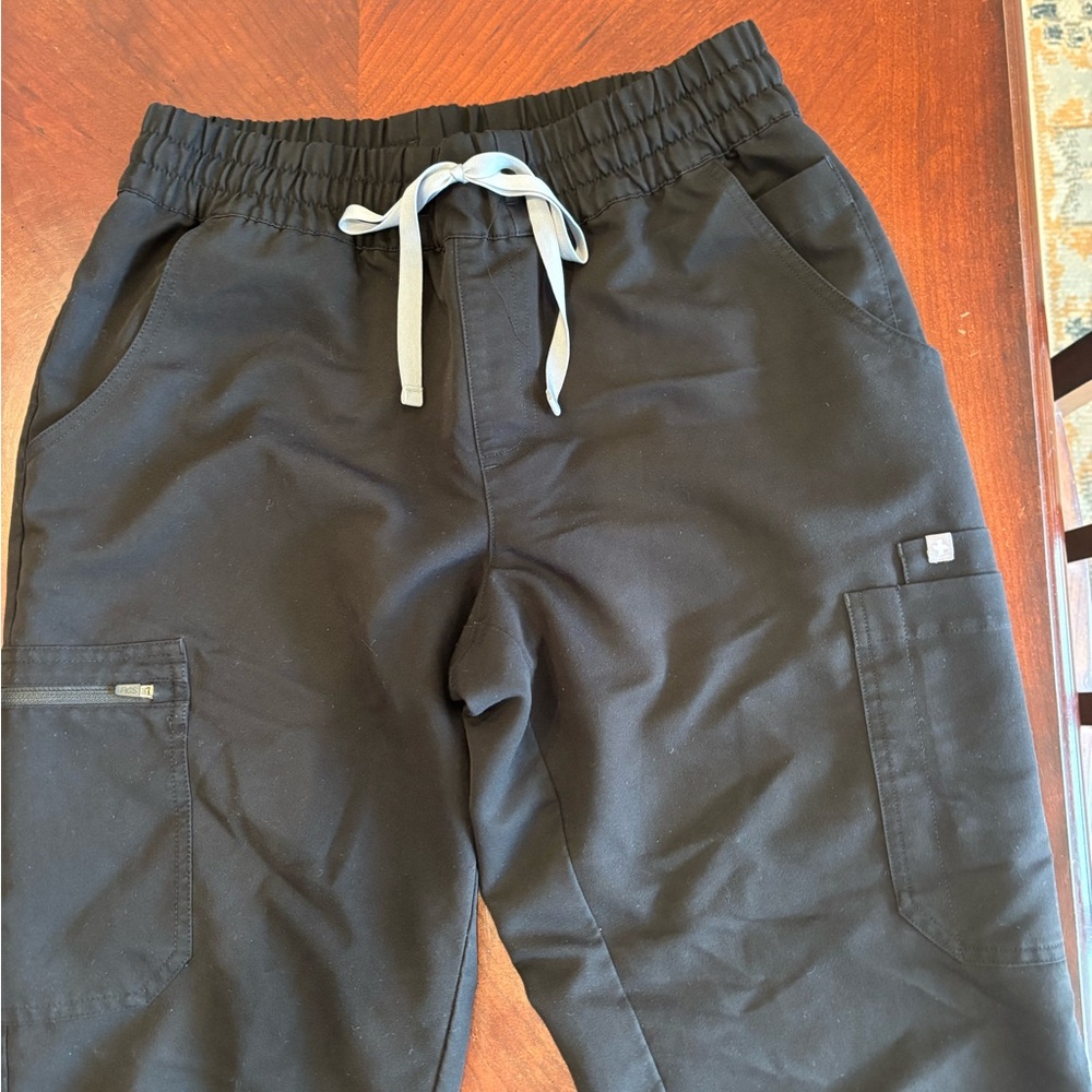 Figs- Black- Mid Rise Relaxed Uman Jogger- Size Medium
